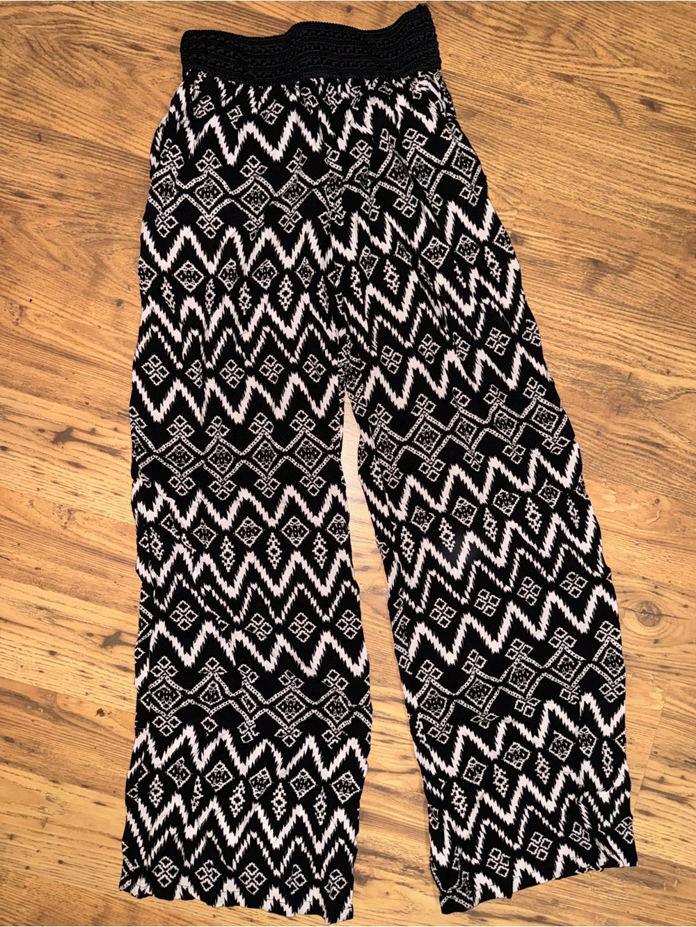 Joe B Black & White Geometric Wide-Leg Pants